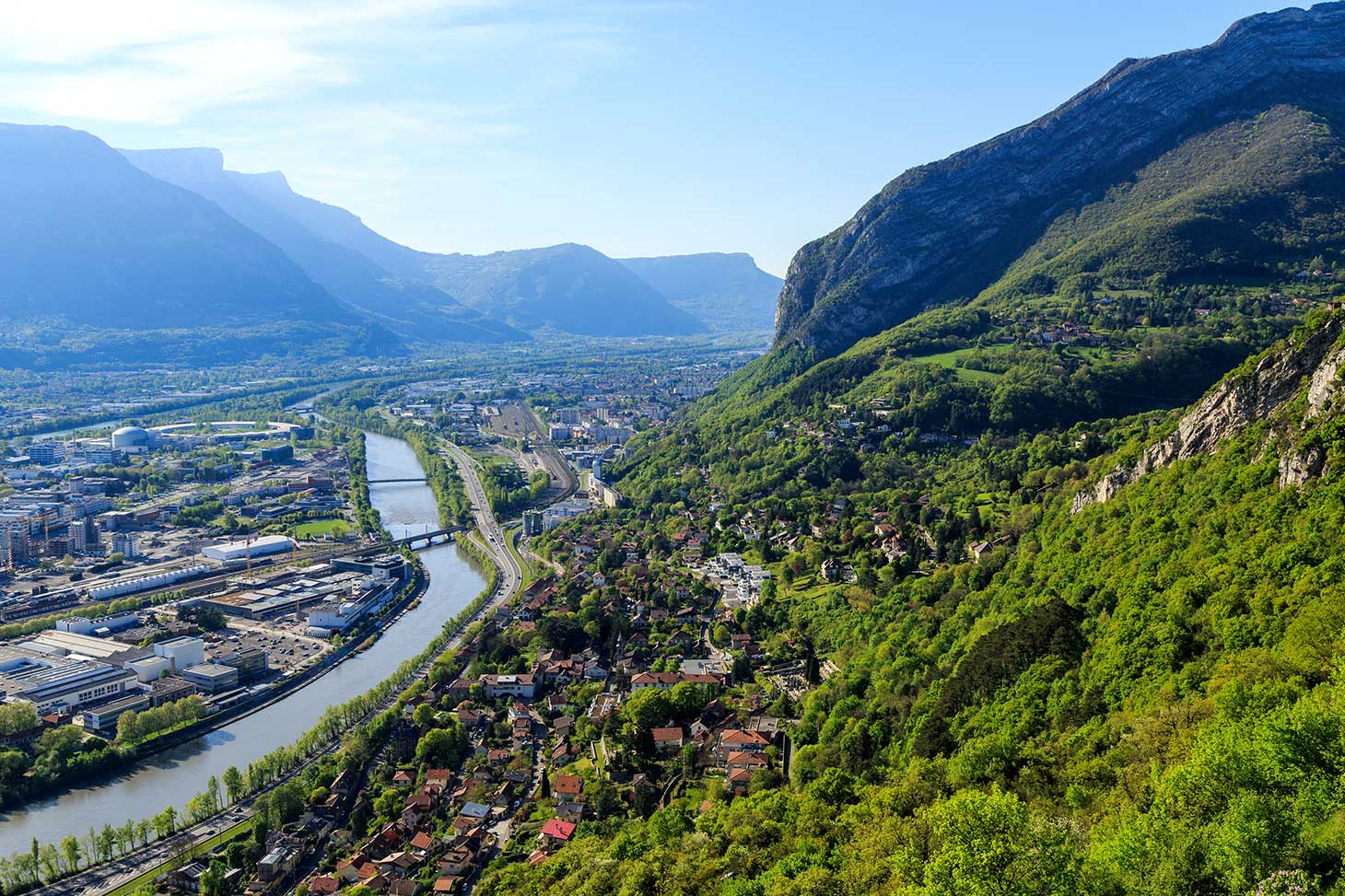 Vue panoramique de la presqu'ile scientifique de Grenoble